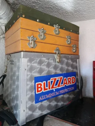 Lote 5 carretes 4 cañas más silla caja y cesta