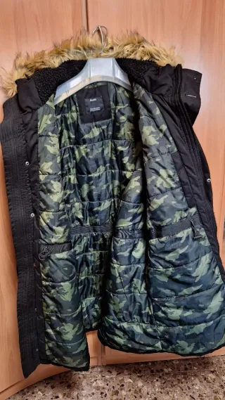 Parka Negra Bershka Talla M