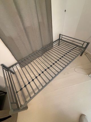 Cama 90x200 IKEA con colchón y sobrecolchón