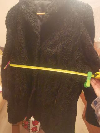 Abrigo de Astrakán Negro Bordado Talla 48