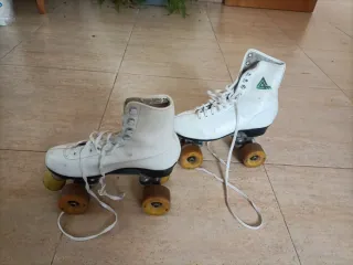 Pattini a rotelle bianchi