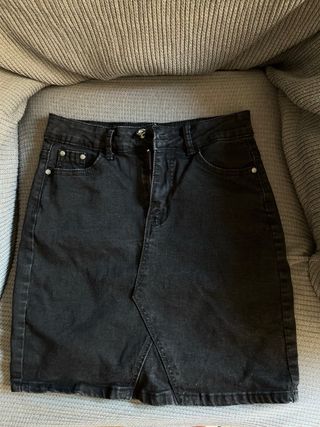 Falda vaquera negra corta Talla S