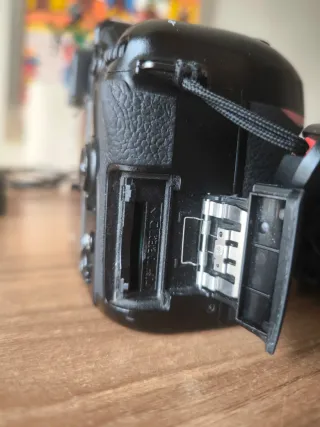 Cámara Nikon D7500 APS-C solo cuerpo