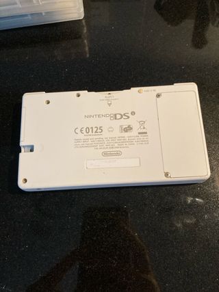 Nintendo DS Bianca + 11 giochi in vendita