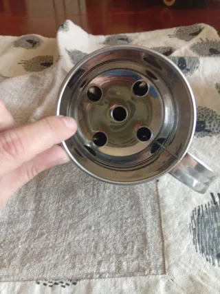 Hilador de huevo metálico con patas