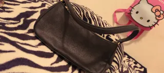 Bolso Calvin Klein Negro con Cadena Dorada