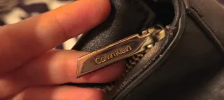 Bolso Calvin Klein Negro con Cadena Dorada