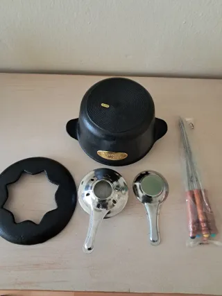 Olla Fondue Hierro Fundido Negro con Accesorios