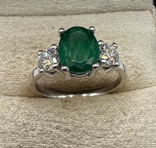 Anillo oro 18 kt diamantes y esmeralda