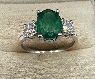 Anillo oro 18 kt diamantes y esmeralda