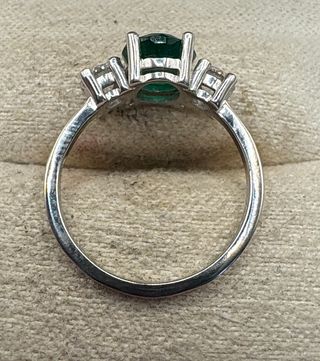 Anillo oro 18 kt diamantes y esmeralda