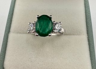 Anillo oro 18 kt diamantes y esmeralda