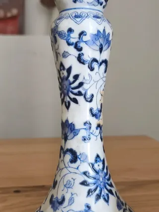 Candelabro de porcelana azul y blanco