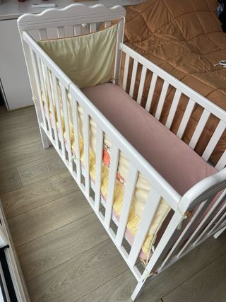 Cuna de bebé blanca + colchon