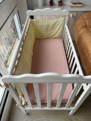 Cuna de bebé blanca + colchon