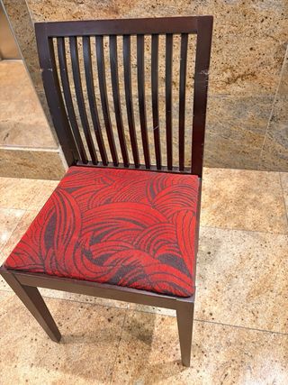 Silla de comedor madera y tela roja