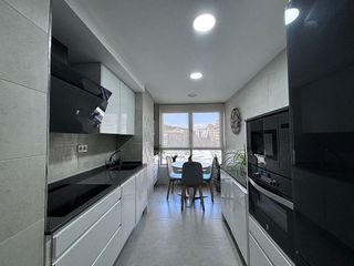 Piso en alquiler en Plaza España - Villa Pilar - Reyes Católicos - Vadillos en Burgos