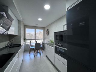 Piso en alquiler en Plaza España - Villa Pilar - Reyes Católicos - Vadillos en Burgos