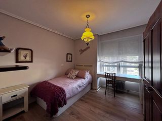 Piso en alquiler en Plaza España - Villa Pilar - Reyes Católicos - Vadillos en Burgos