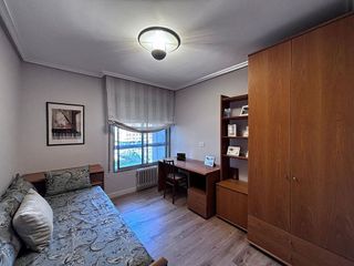 Piso en alquiler en Plaza España - Villa Pilar - Reyes Católicos - Vadillos en Burgos