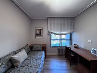 Piso en alquiler en Plaza España - Villa Pilar - Reyes Católicos - Vadillos en Burgos