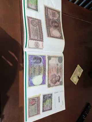 Billetes y monedas en la historia de la CV