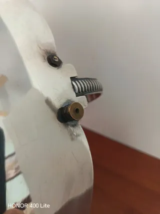 Centro de mesa plateado con asa