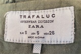 Chaqueta Zara verde con capucha Talla S