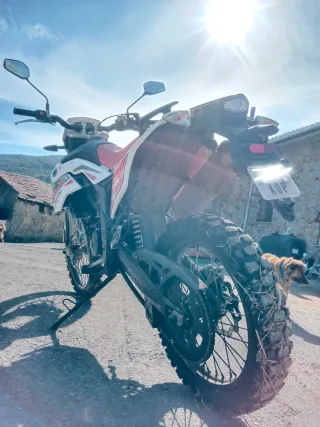 Mondial 125cc Enduro Roja y Blanca