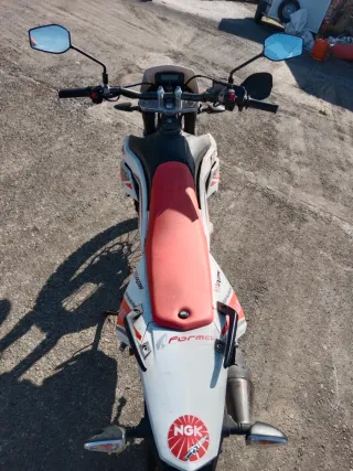 Mondial 125cc Enduro Roja y Blanca