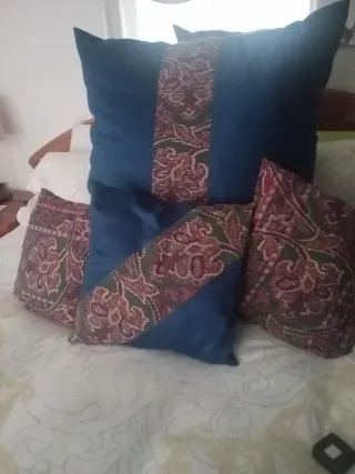 Juego de cojines decorativos.