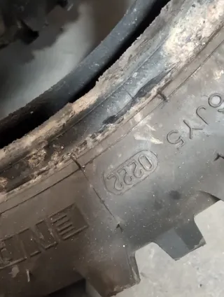 Neumáticos Mitas Enduro linea amarilla y linea ver