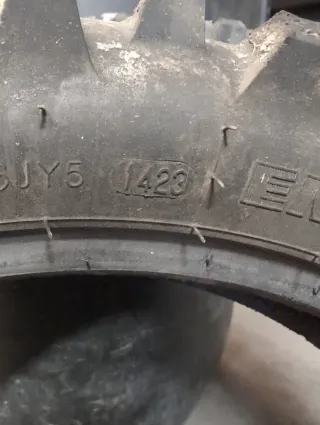 Neumáticos Mitas Enduro linea amarilla y linea ver