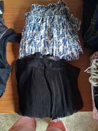 Pantaloni neri e blu a palazzo