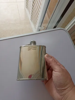 Petaca hecha en Italia, acero inox, 6 Oz.