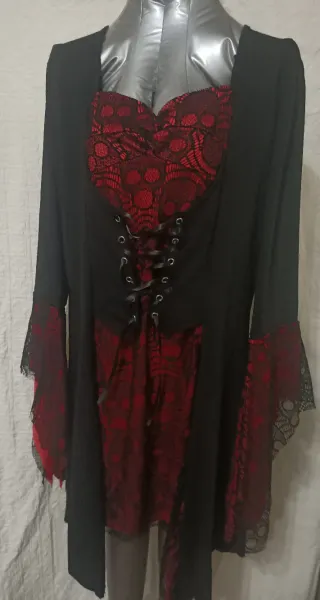 Vestido gótico negro y rojo