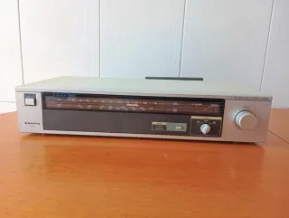 Sintonizador Sanyo FM/MW/LW Estéreo Vintage