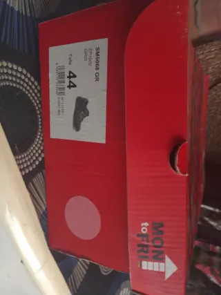 Calzado de seguridad gris y negro