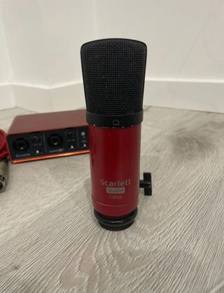 Focusrite Scarlett Studio CM25 Microfone