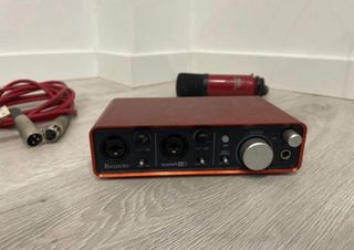 Focusrite Scarlett Studio CM25 Microfone