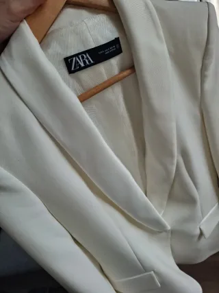 Americana Zara blanca de traje