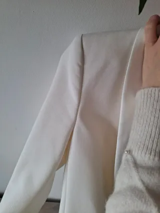 Americana Zara blanca de traje