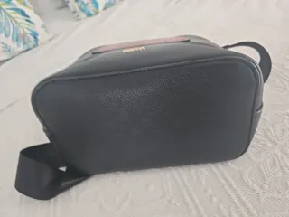 Bolso Negro Parfois con detalles marrones