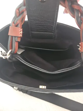 Bolso Negro Parfois con detalles marrones