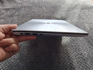 Portátil ASUS ZenBook UM431DA