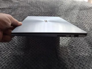 Portátil ASUS ZenBook UM431DA