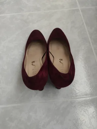 Zapatos de ante UNISA rojos