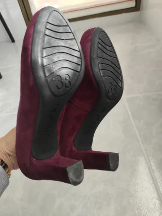 Zapatos de ante UNISA rojos