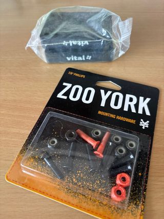 Elevadores skate y tornillería Zoo York