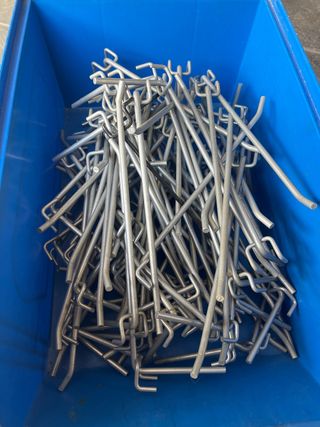 Ganchos metálicos para comercio